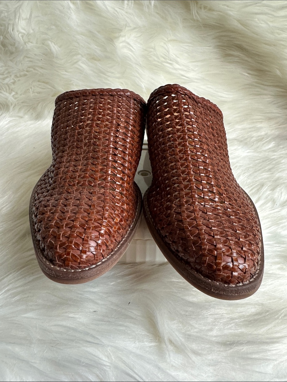Chelsea & Violet Auggie Woven Mule Size 9.5